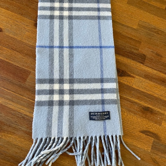 Burberry Scarf Baby Blue Nova Check Reversible Wool Made in Scotland GUC - Picture 9 of 16